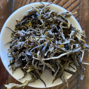 sheng pu erh dry leaves