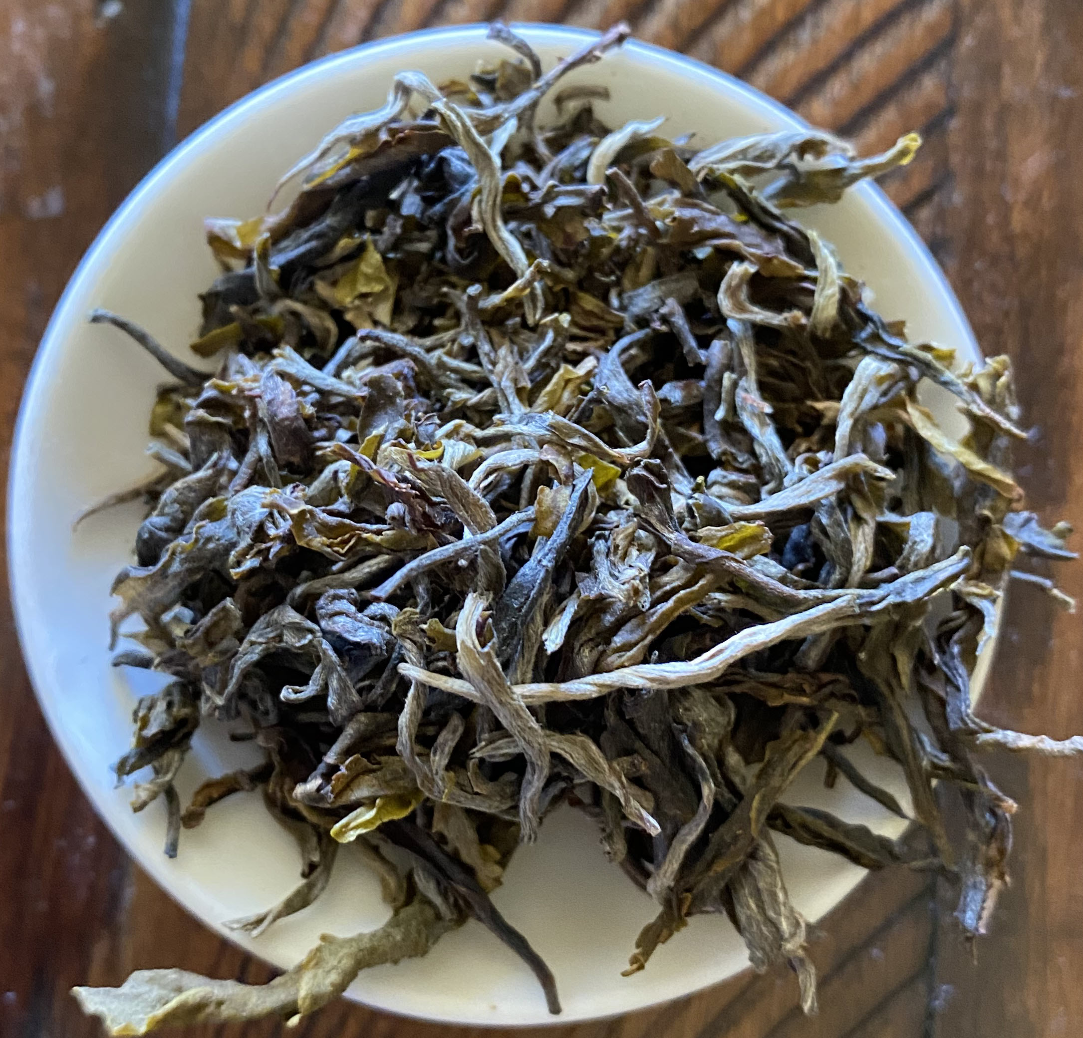 sheng pu erh dry leaves